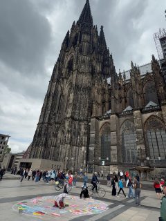 Yesterday I took an Intercity train up to Köln (Cologne) to meet my friend Babette. Babette was part of the group of friends I met while studying economics at the University of Mannheim 1982/83.
This was my first time in Köln, and first time seeing the famous Kölner Dom, the High Gothic Cathedral started in 1248 but not finished until the 1800s.
There is also some super modern renovation along the Rhein River. The river boats still carry lots of cargo, as in ages past. (Or as on our Mississippi.)
We ate at a famous establishment near the Dom, and since I don’t drink Alcohol Babette suggested I try the local brewery’s non-alcohol beer. It was awesome.
So was the famous white asparagus with schnitzel… it’s “Spargelzeit” in Germany, the brief period in Spring when white asparagus is available.
#travel #germany #friends #köln #rhein
