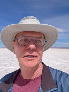 Today’s highlight with Rodrigo @ponchotours was Salinas Grandes, the salt flats in the high plains west of the Quebrada de Humahuaca. There are other minerals as well, washed down from the mountains into this central lake. 

There is water beneath the evaporated mineral surface.

Climbing up the serpentine road from the Quebrada (canyon) you see amazing formations and colors. Today, leaving Salinas, we were surprised by vicuñas crossing the road. Vicuñas are not domesticated, they only survive in the wild, but their hair can be harvested. 

Here are some scenes from the day, before we returned to Salta for the night. 

#travel #argentina #salinasgrandes #quebradadehumahuaca #jujuy