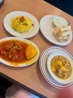 Estoy en La Teresita por primera vez en mucho tiempo. No ha cambiado nada. Está bastante lleno de gente a la hora del almuerzo, como en mis recuerdos de antes.
Espero que el bacalao en salsa roja esté bueno. Ya veremos. #cubanosentampa