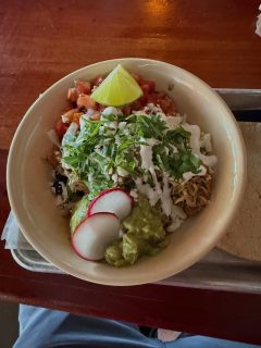 Acabo de tener una conversación breve, pero muy agradable, con una trabajadora de Casita Taqueria. Era mexicana y muy amable. Siempre me hace ilusión tener la oportunidad de hablar en otro idioma. Es algo que disfruto mucho. ¡Y qué rica la comida aquí! #comida #casitataqueria #español